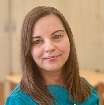 pedagogus-harangi-laura